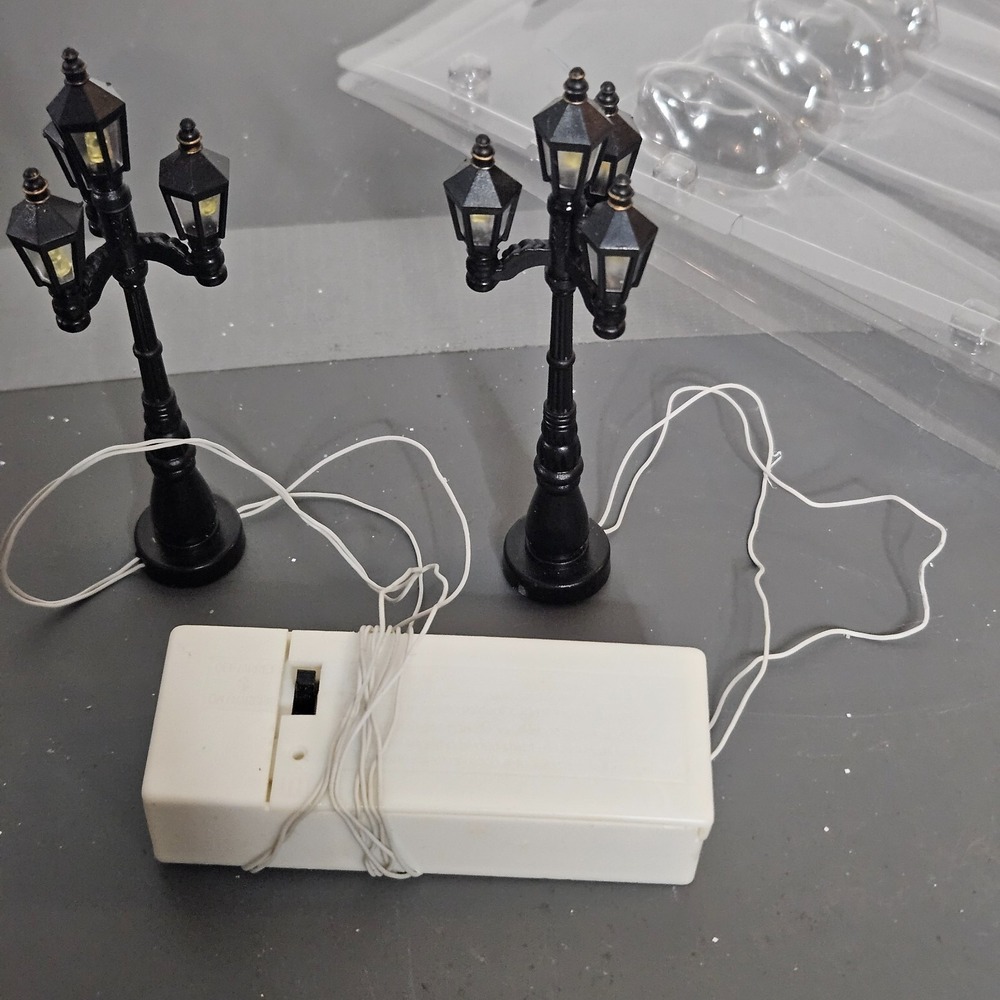 Lemax Village Accessory Set of 2 Old English Street Lamps Carole Towne